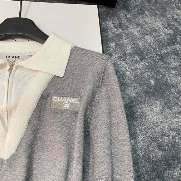 Gray V-neck knitted sweater - Picture 3 of 6